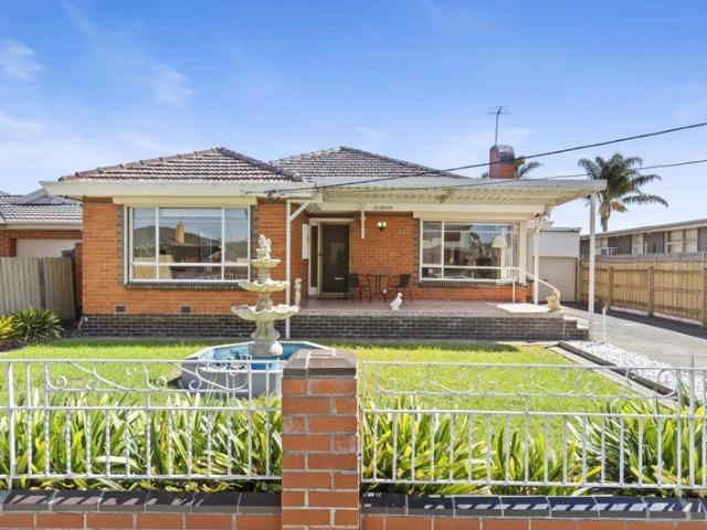 Space, Parking and Approximately 592m² in Keilor East