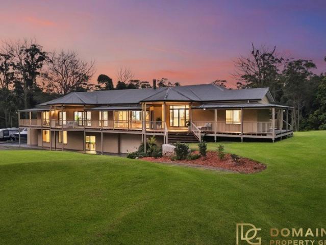 Space & Privacy Meets Everyday Convenience Ultimate Acreage Sanctuary