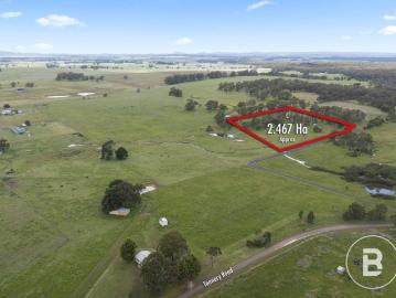 SPACE, PRIVACY AND A COUNTRY LIFESTYLE OPPORTUNITY