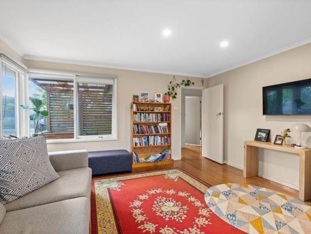 Space, Privacy and Convenience in quiet St Albans Park location