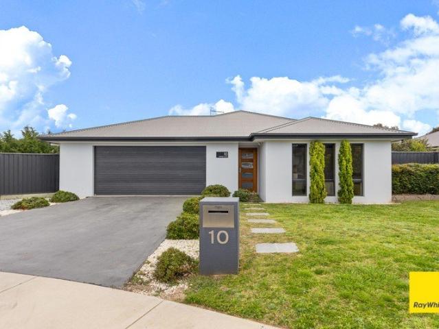 Space, privacy and effortless family living in a cul de sac sanctuary