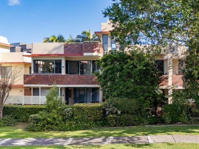Space, Privacy and Lifestyle in the Heart of New Farm