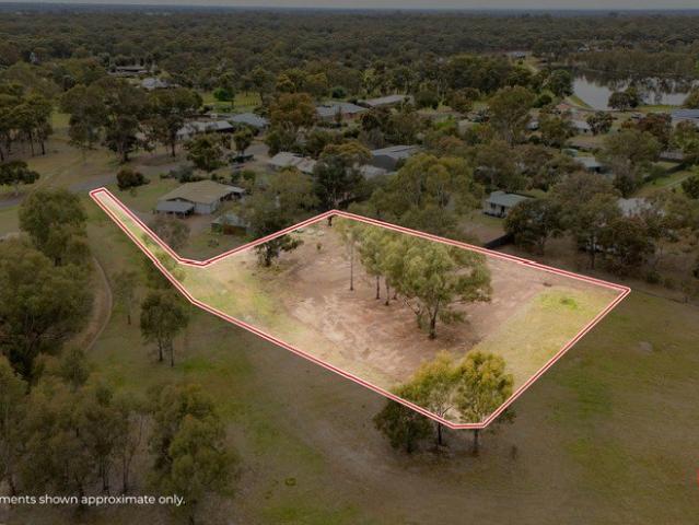Space, Privacy and Lifestyle on Over an Acre