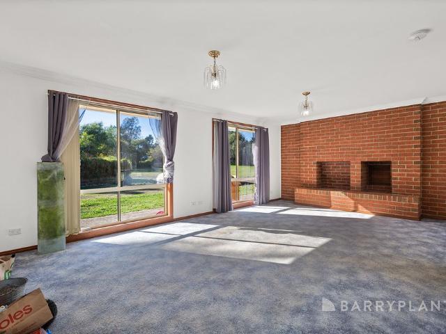 Space, Privacy & Lifestyle on 2 Acres