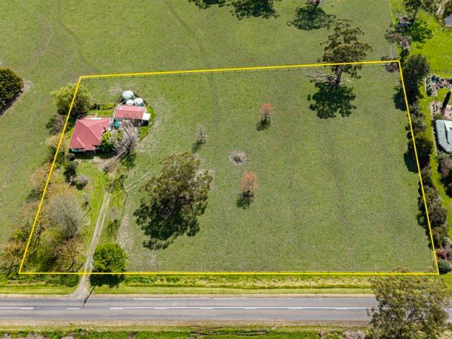 Space, Privacy & Rural Views in Beautiful Cloverlea