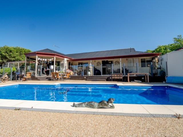 Space, Privacy & Resort Style Entertaining