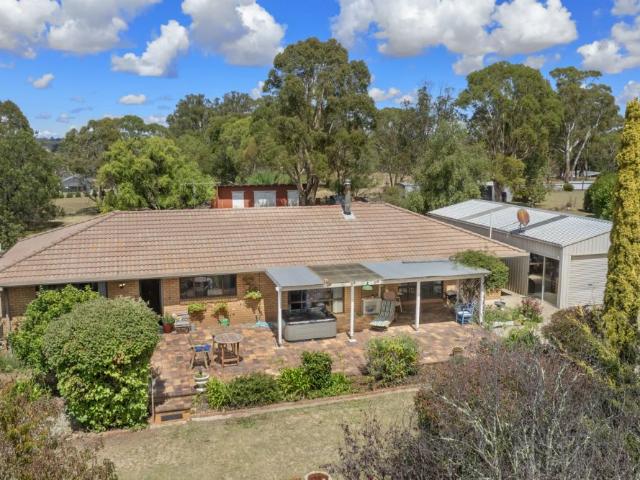 Space, Privacy & Views Across the Urandangie Valley