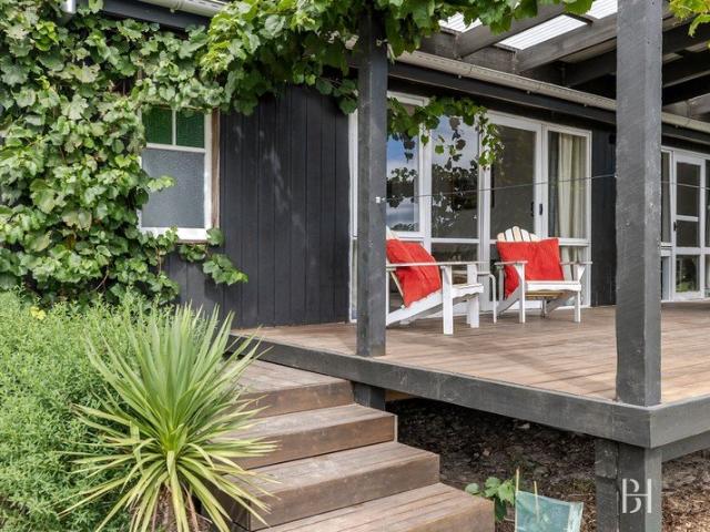 SPACE, PRIVACY, WITH FUTURE POTENTIAL CLOSE TO KILMORE TOWN CENTRE