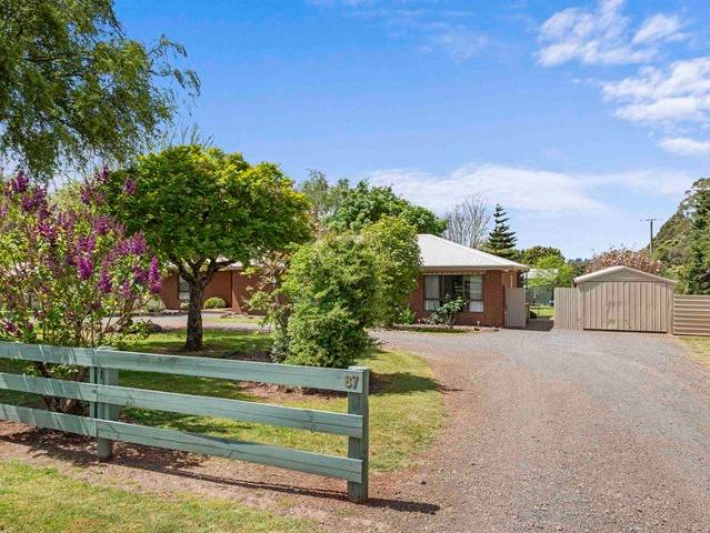 Space, Scale & Exceptional Shedding on a Prized One Acre Allotment