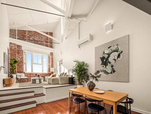 SPACE, SCALE + RIVER VIEWS IN THE SARATOGA WOOLSTORE