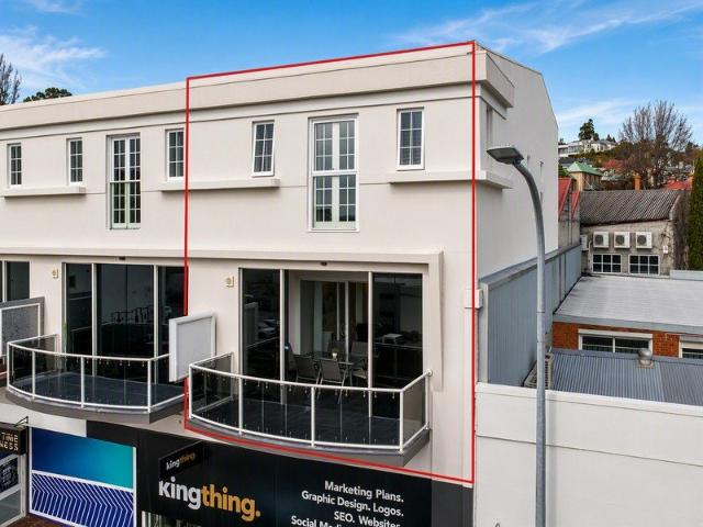 Space, Security, Views and a Premium City Fringe Lifestyle
