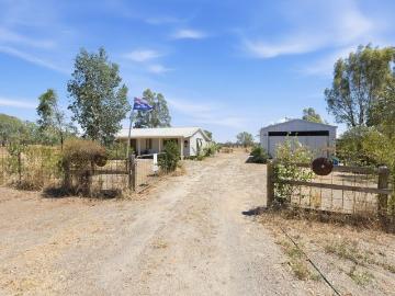 SPACE, SELF SUFFICIENCY AND POTENTIAL IN BADDAGINNIE