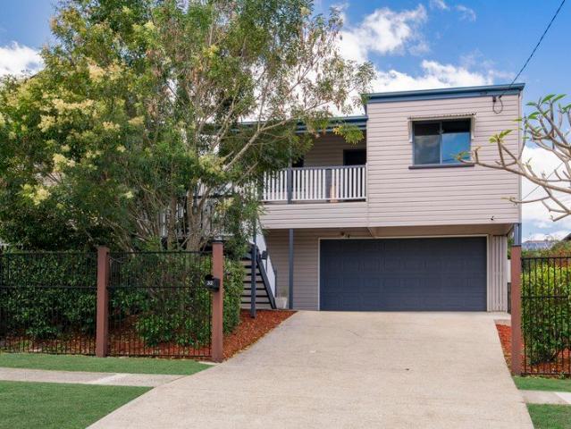 SPACE, SEPARATION AND OUTDOOR LIVING IN A SUPER CONVENIENT LOCATION
