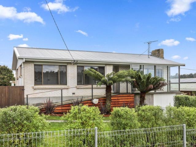 Space, Serenity and Style Just 25 Mins From the City