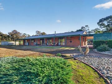 Space, Serenity & Country Living at Its Finest