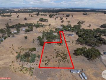 Space, Serenity & Country Living on the Edge of Historic Clunes