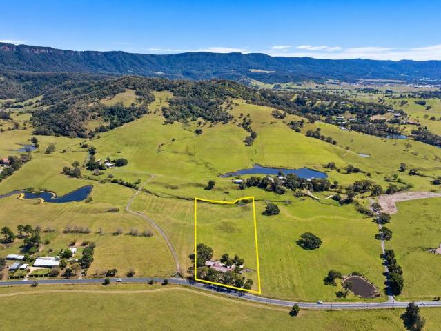 Space, Serenity & Sweeping Rural Views