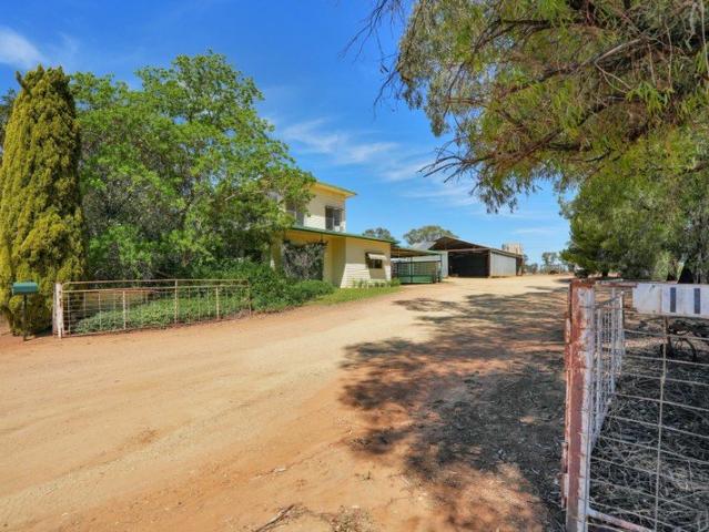 Space, Shedding & Lifestyle on 0.81 Hectares