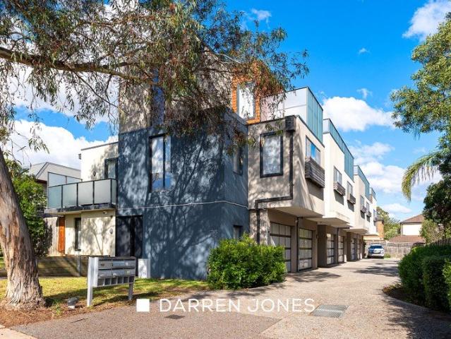 Space, Style & Unmatched Convenience in the Heart of Ivanhoe