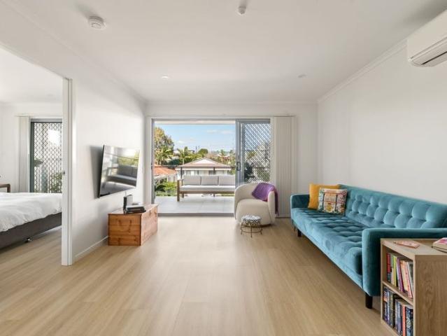 Space, Style and Convenience Fully Furnished Apartment!
