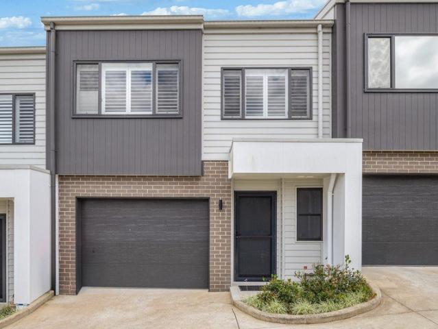 SPACE, STYLE AND CONVENIENCE IN STUNNING SOLERO TOWNHOUSE