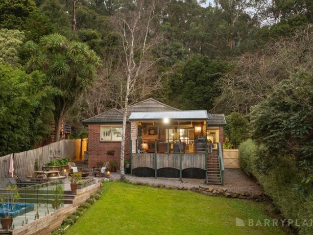 SPACE, STYLE AND A STUNNING OUTDOOR ESCAPE ON 1,302M2