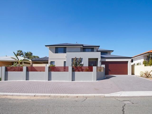 SPACE, STYLE & CONVENIENCE A FAMILY HOME THAT HAS IT ALL!