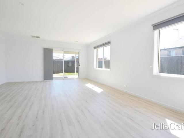 Space, style & convenience in sought after Lucas