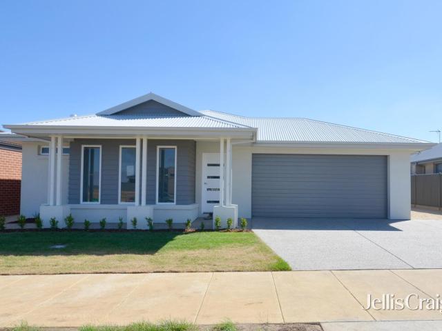 Space, style & convenience in sought after Lucas