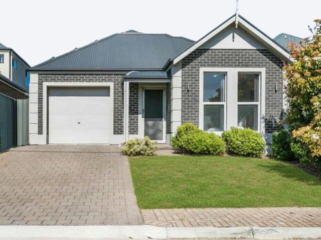 Space, Style & Convenience Modern Family Living Made Easy 8B Walnut Street, Old Reynella