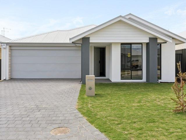SPACE, STYLE & FAMILY LIVING IN LAKELANDS