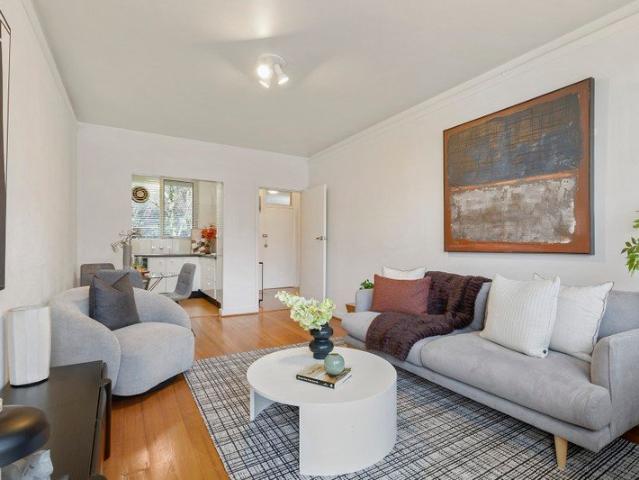 Space & Style in a Vibrant Locale
