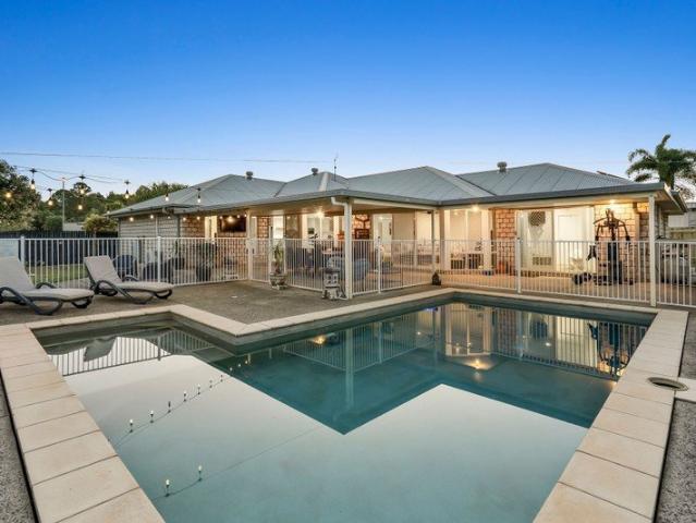 Space, Style & Lifestyle on 1,831m² in Glass House Mountains!
