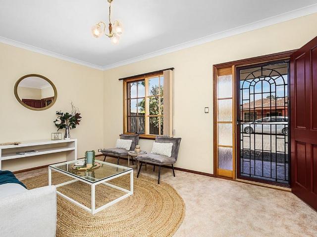 SPACE, STYLE & LOCATION – THREE BEDROOM LIVING MINUTES FROM MARION & THE BEACH!