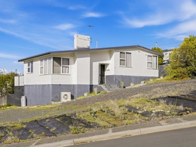 Space, Style & Outdoor Living in the Heart of Claremont
