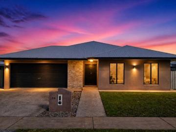 Space, Style & Room to Breathe Welcome to 16 Gerardine Crescent, Bellamack