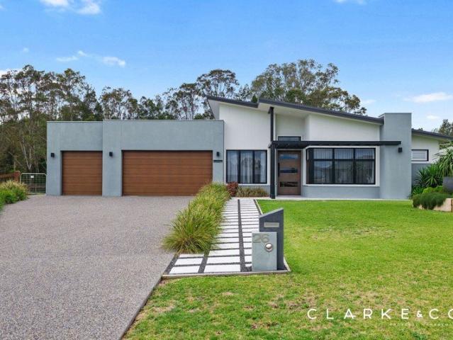 SPACE, STYLE & SEMI RURAL LIVING IN A STUNNING FAMILY HOME!