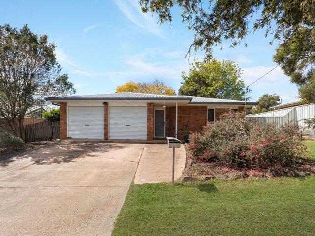 Space, Style & Serenity in the Heart of Darling Heights!