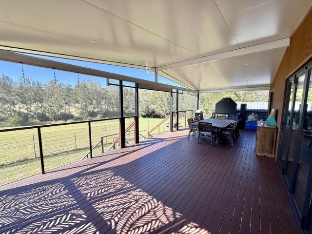 Space, Style & Serenity! Modern Creekside Living on 1801m