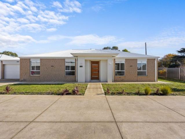 Space, Style & Simplicity in the Heart of Ballan