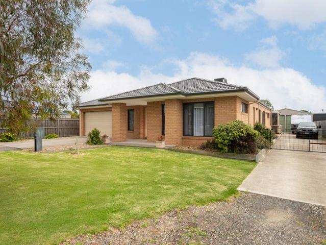 Space, Style & Superb Family Living on 1,089m² approx