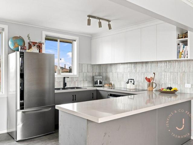 Space, Sun & Set on Over 1,700m²