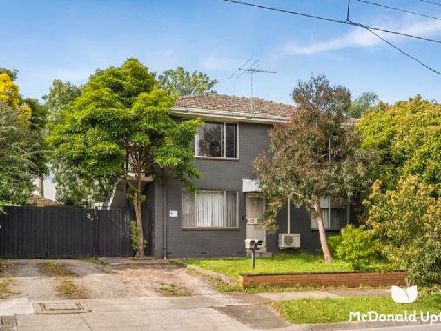 Space, Sun & Simplicity in Essendon's Heart