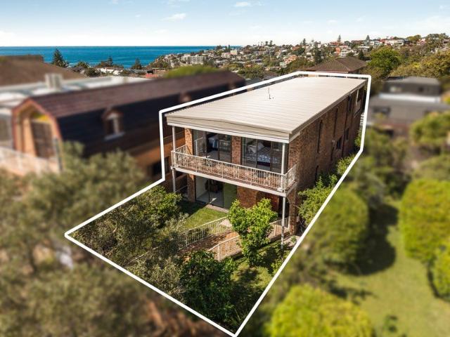 Space, Sunshine And Ocean Views In A Coveted Setting, A Prime Canvas For Your Bronte Beach Vision