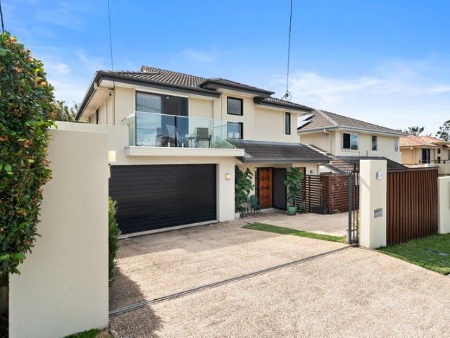 Space, Sunshine & Privacy Brilliant location