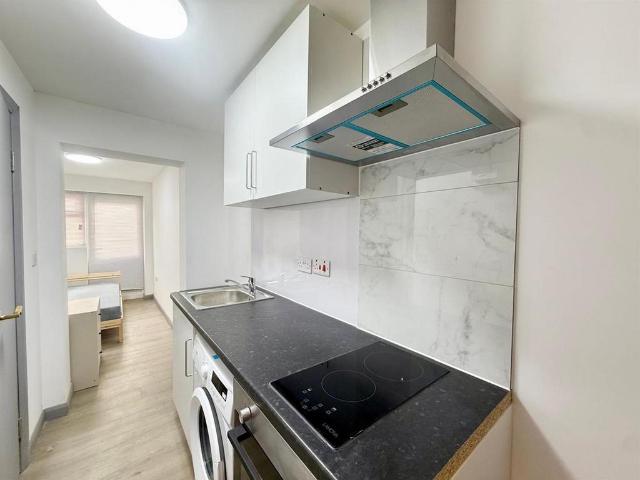 Spackmans Way, Slough 1 bed in a house share to rent £950 pcm £219 pw