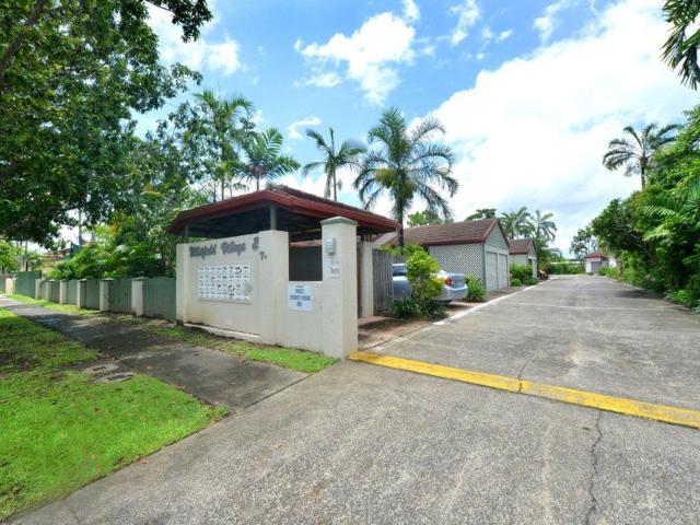 SPACI OUS TOWNHOUSE!