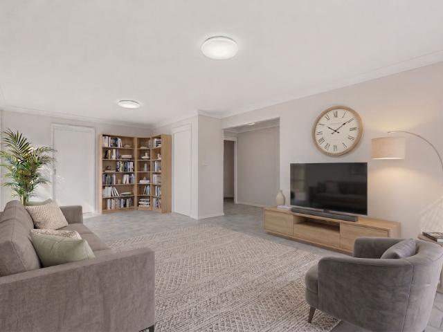 Spaciouis Four Bedroom Family Home In The Heart Of Casula!