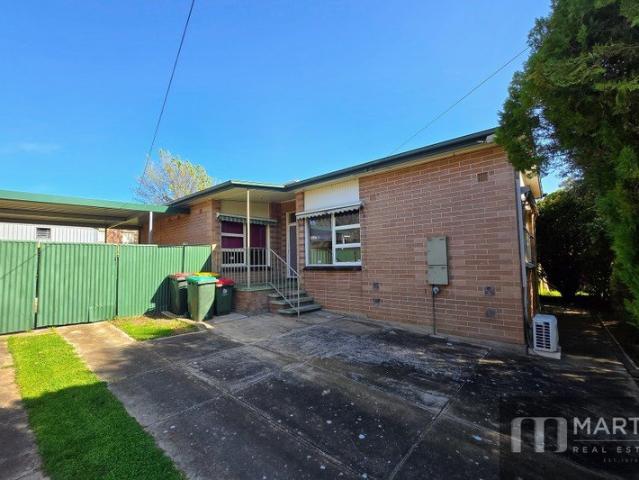 SPACIOUIS FAMILY HOME READY TO MOVE IN