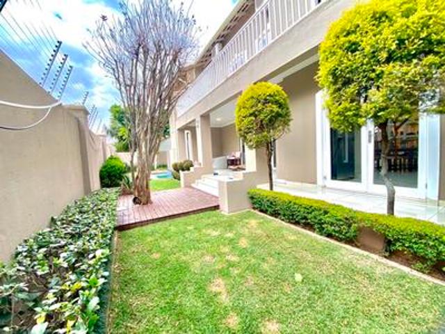 spacious 400sqm+ modern luxury famil.